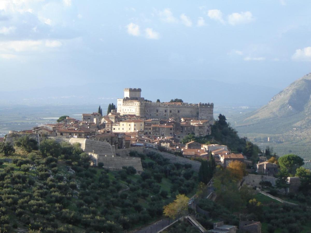 B&B Stazione Latina Sermoneta Εξωτερικό φωτογραφία